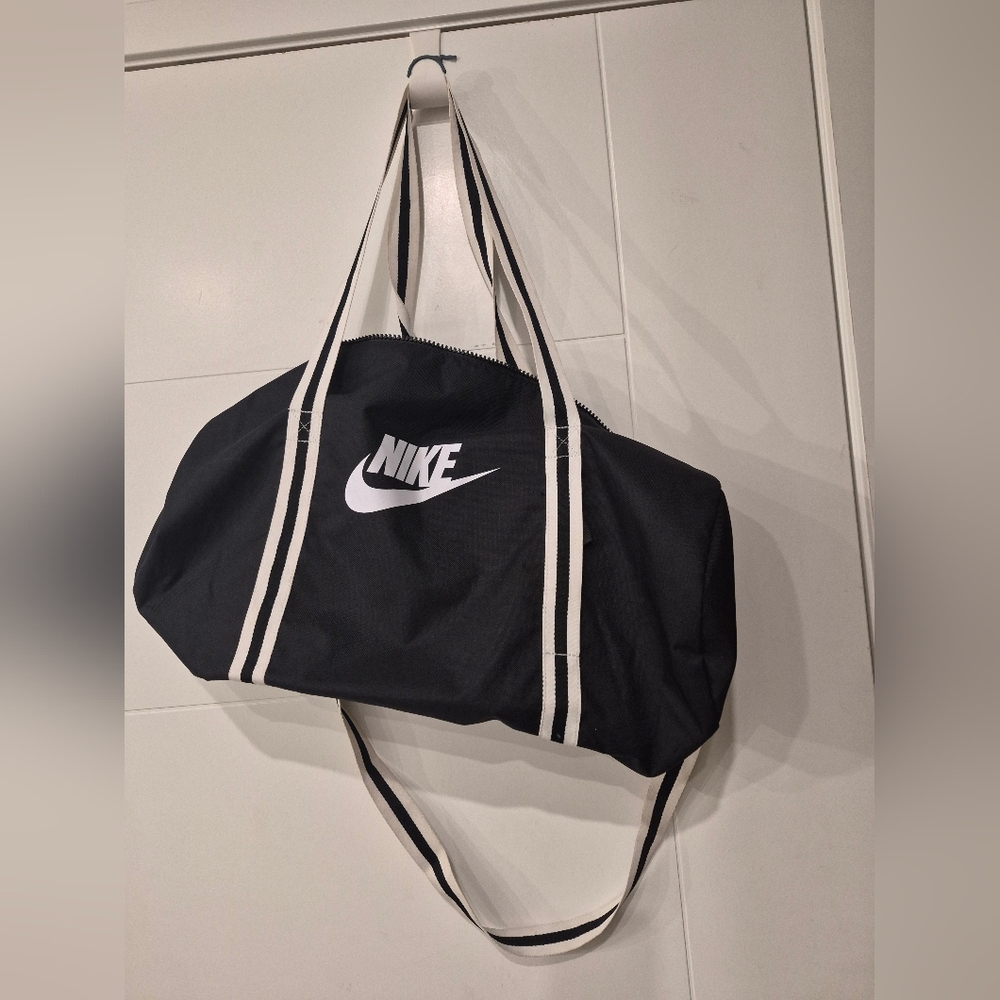 NIKE duffle bag - as is